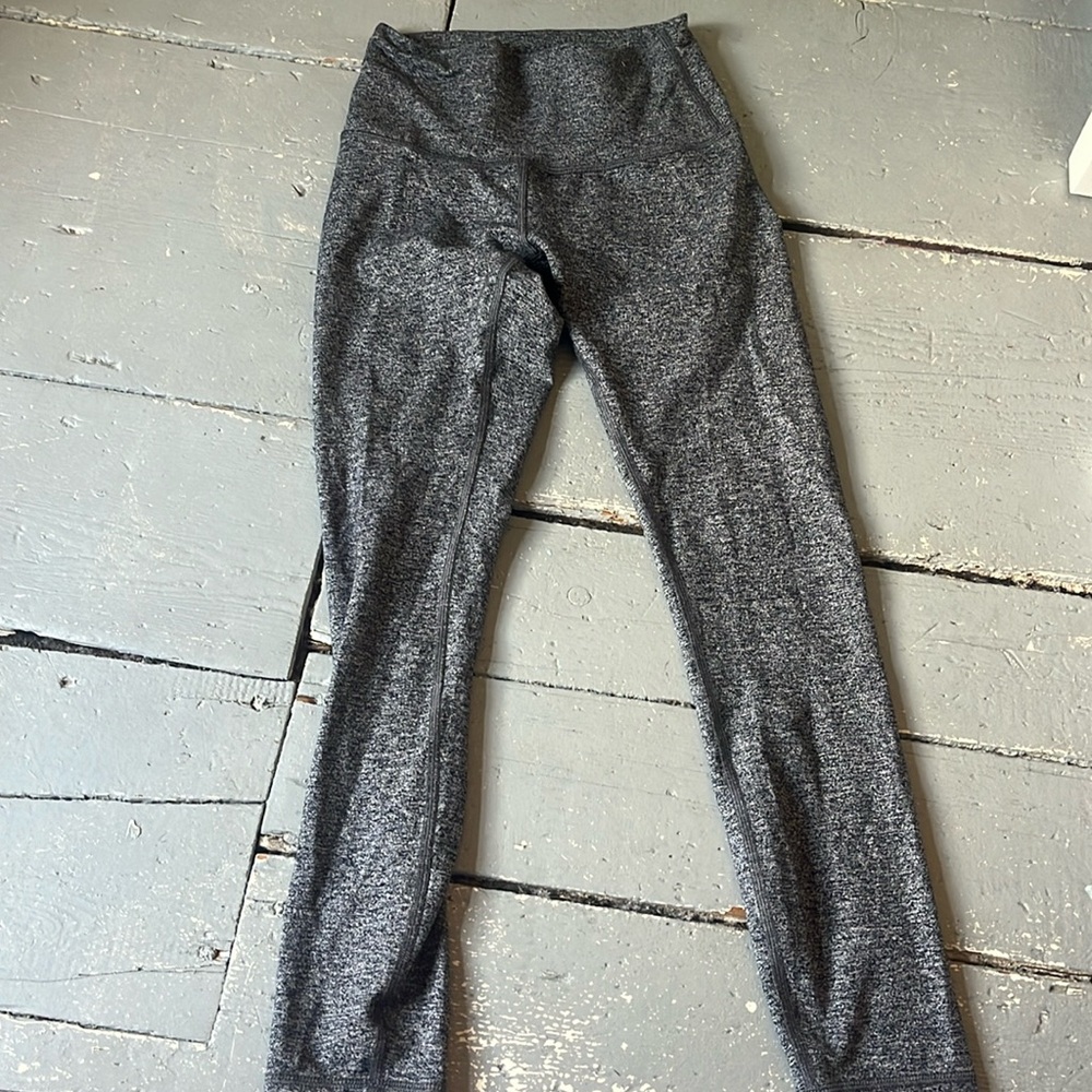 LULULEMON WUNDER UNDERS- size 4